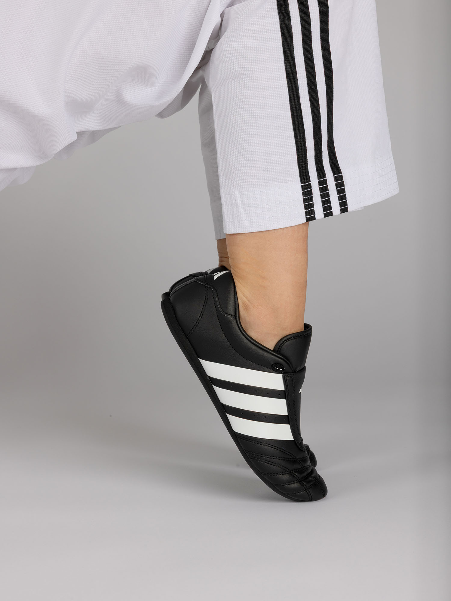 Schuh, Sneaker, Gummisohle?, Weißer Schuh, Schwarz-weiß-Design