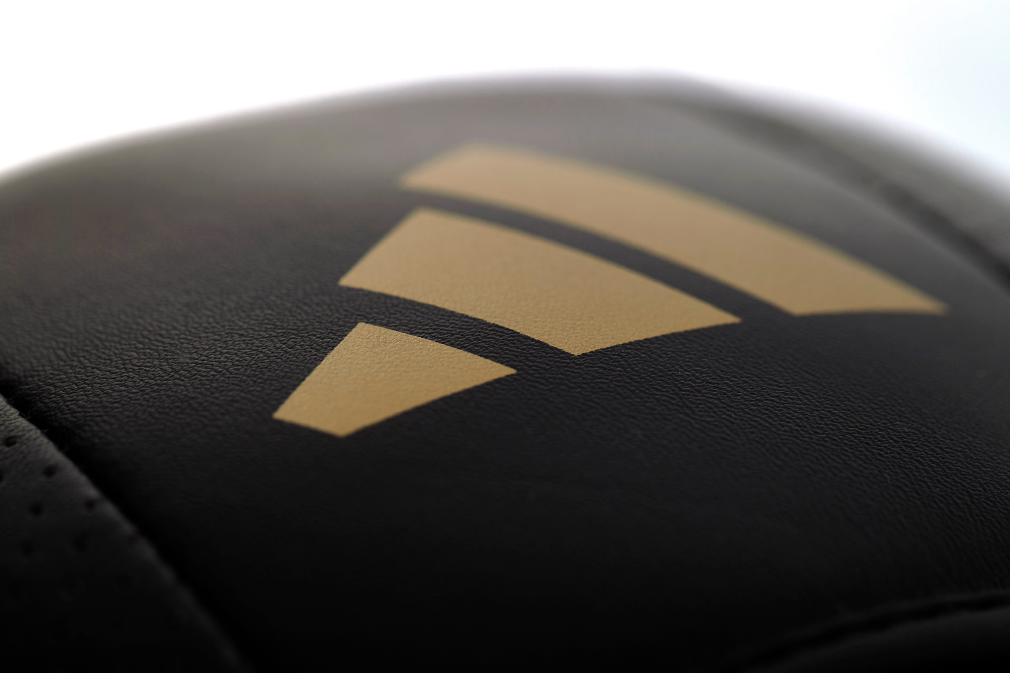 adiPFP01M-FW23-Pro-Speed-Focus-Pad-black_gold-D0037 adidas adiSTAR Pro Speed Focus mitt microfiber black/gold, adiPFP01M