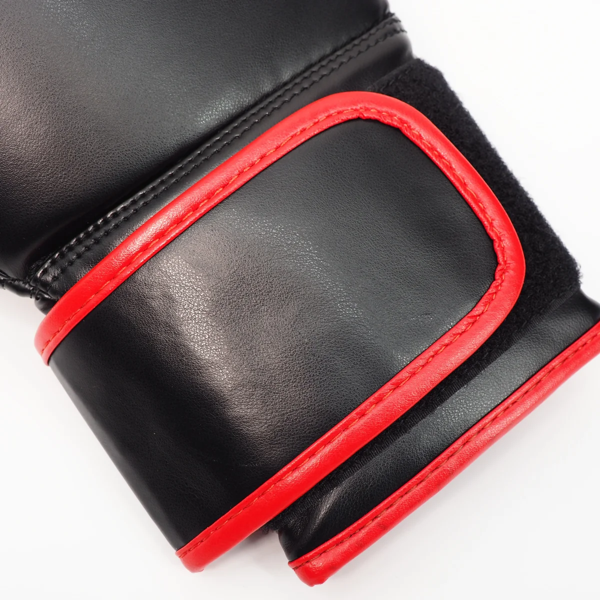 Handschuh, schwarze Leder, rote Naht, rot abgesetzt, Stichführung