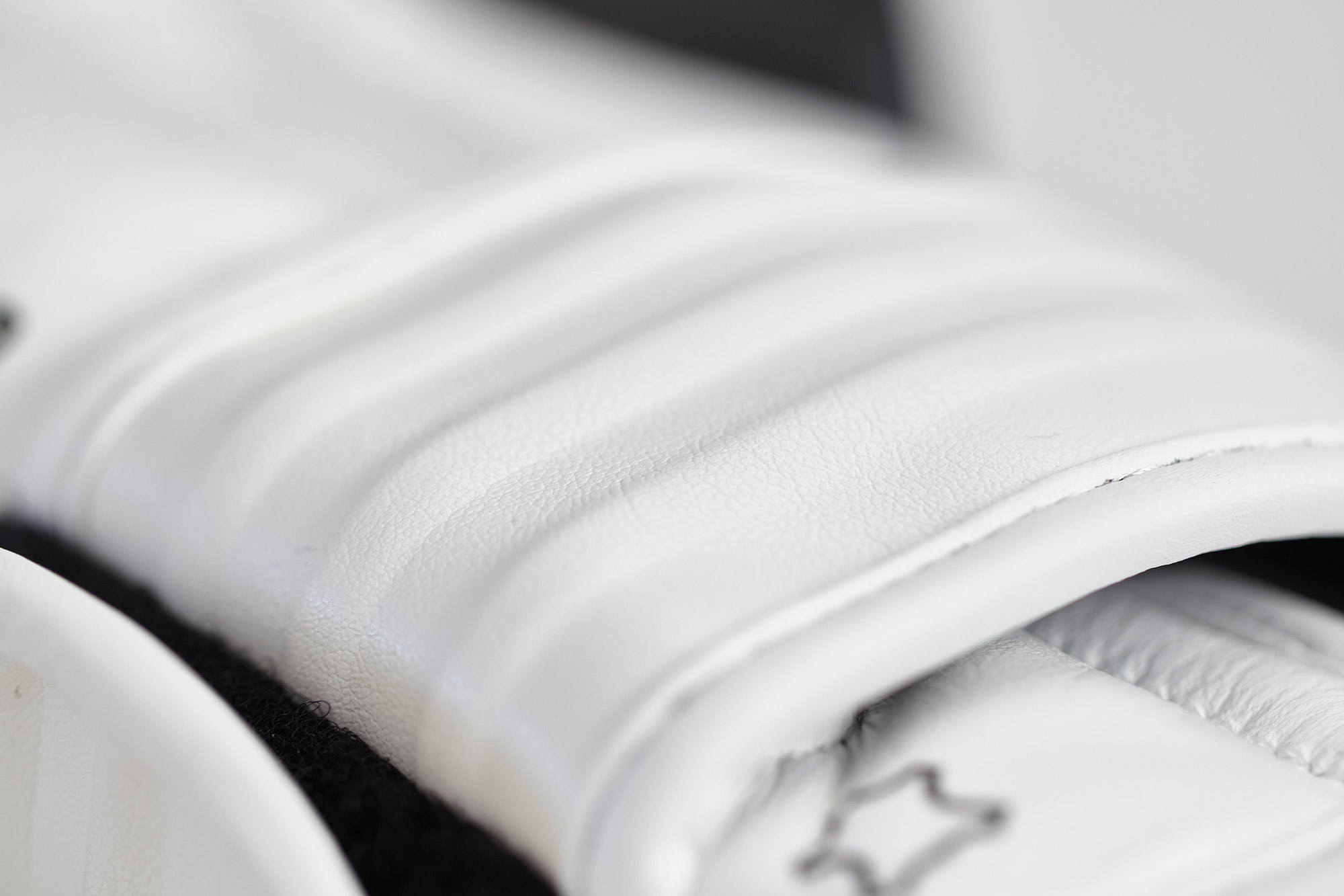 adiH300-Hybrid-300-Boxing-Glove-black_white-14OZ-D0404 adidas boxing glove Hybrid 300 ADIH300 black/white